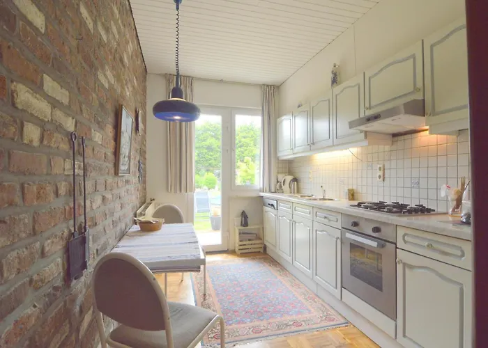 In Sittard With Pool 別荘 *